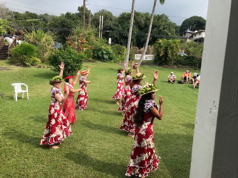 Hula dancers